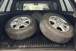 musta Volkswagen Amarok 2011 kuva 21.