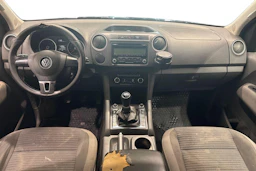 musta Volkswagen Amarok 2011 kuva 9.