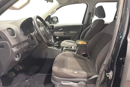 musta Volkswagen Amarok 2011 kuva 11.
