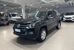 musta Volkswagen Amarok 2011 kuva 16.
