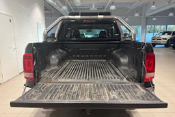 musta Volkswagen Amarok 2011 kuva 18.