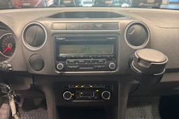 musta Volkswagen Amarok 2011 kuva 19.