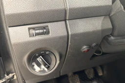 musta Volkswagen Amarok 2011 kuva 21.