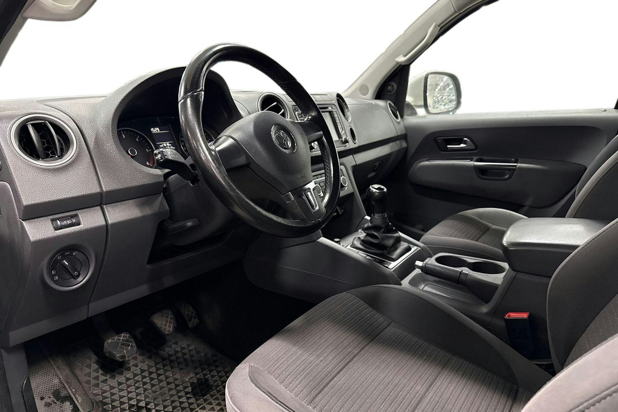 valkoinen Volkswagen Amarok 2011 kuva 3.