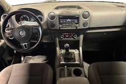 Musta Volkswagen Amarok 2012 kuva 9.
