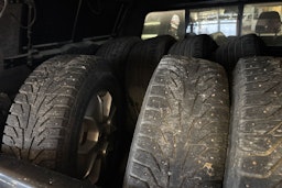 Musta Volkswagen Amarok 2012 kuva 13.