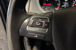 Musta Volkswagen Amarok 2012 kuva 18.