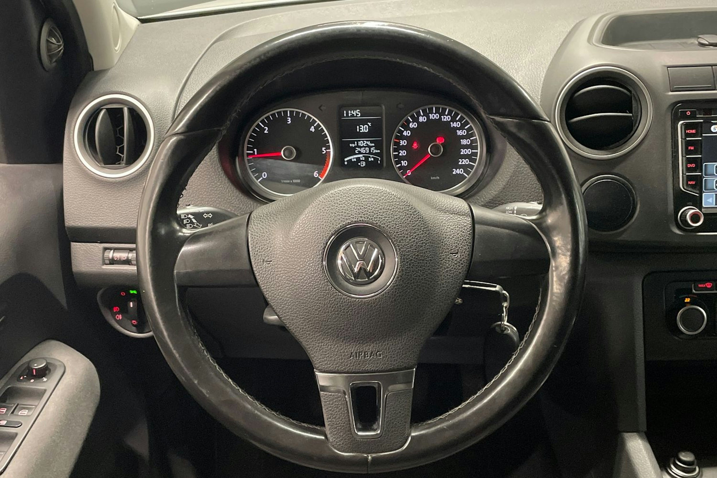 valkoinen Volkswagen Amarok 2012 kuva 16.