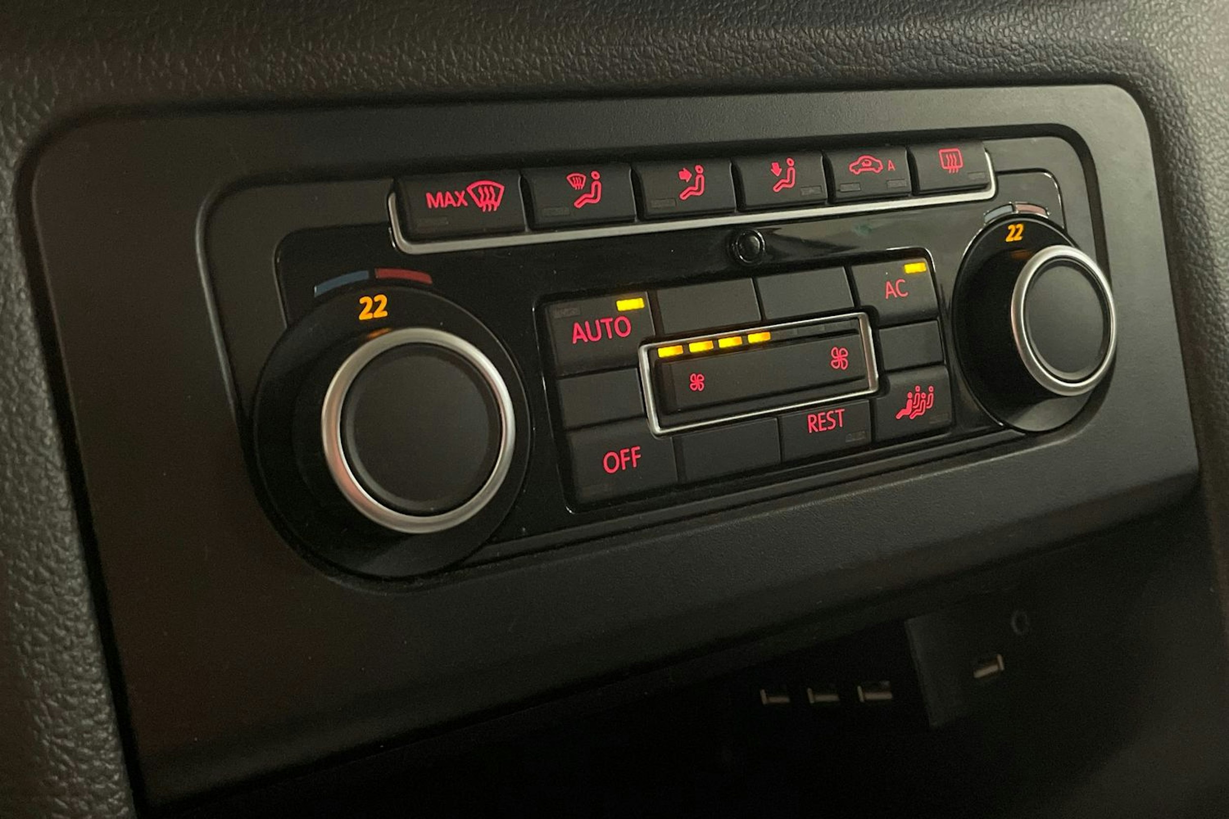 valkoinen Volkswagen Amarok 2012 kuva 20.