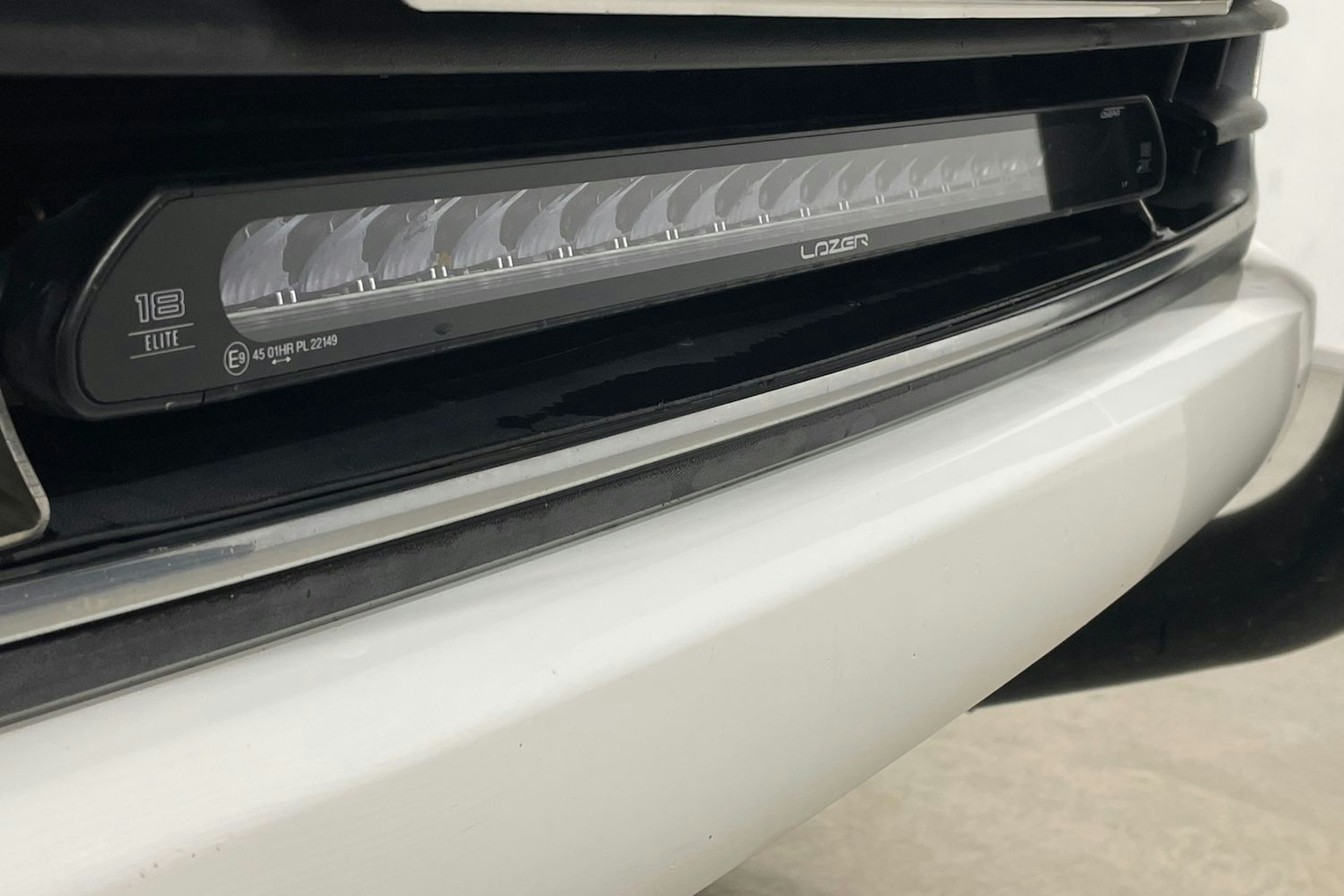 valkoinen Volkswagen Amarok 2012 kuva 24.