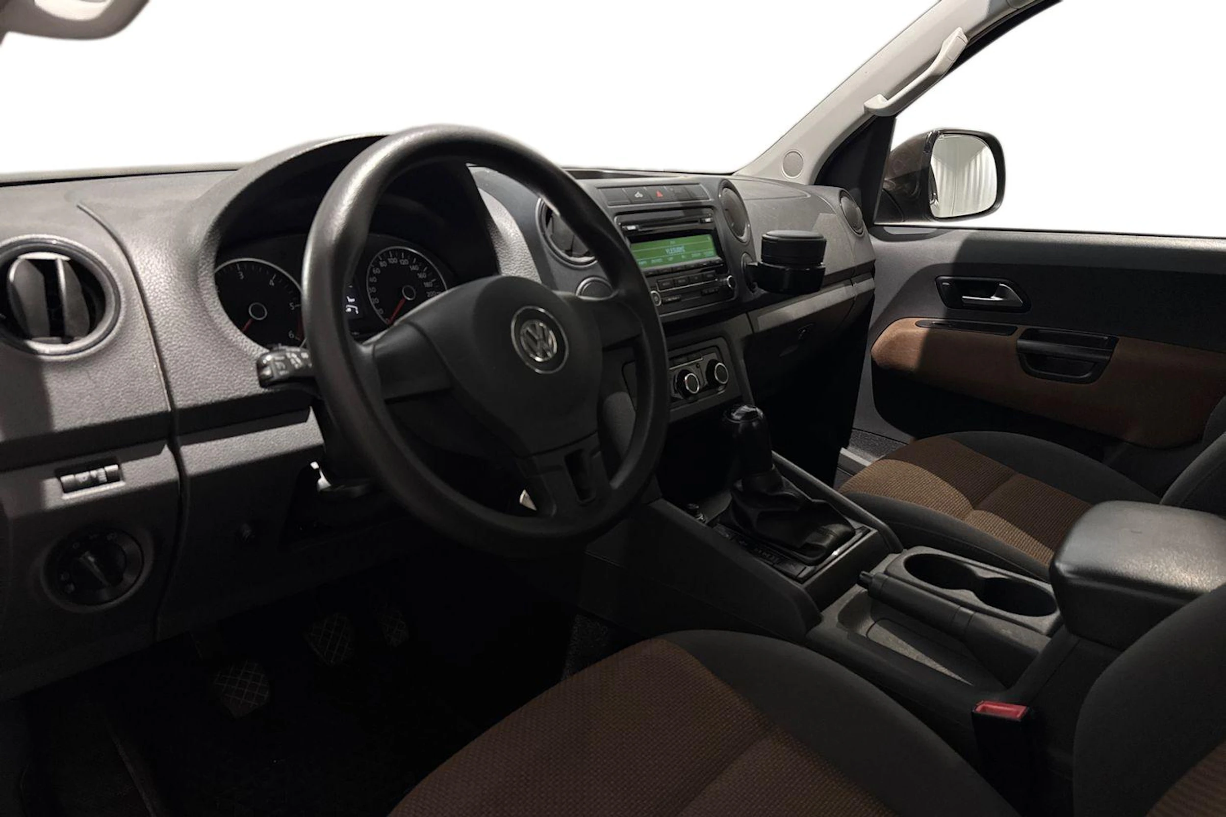 ruskea (beige) Volkswagen Amarok 2012 kuva 6.