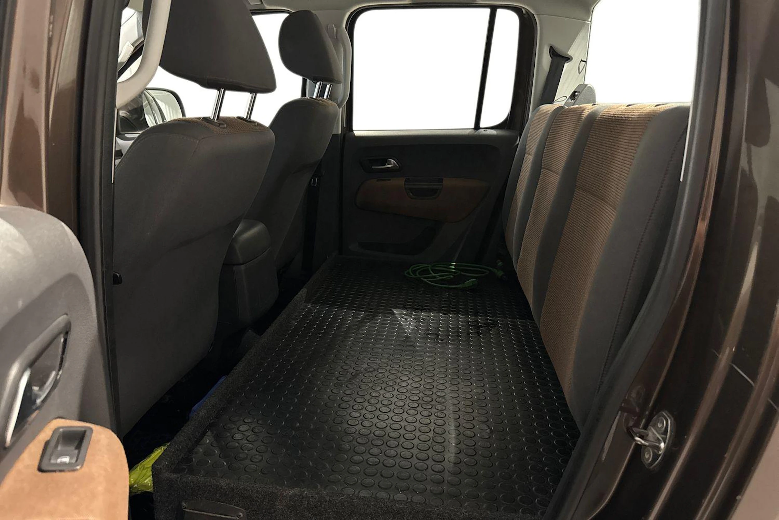 ruskea (beige) Volkswagen Amarok 2012 kuva 8.