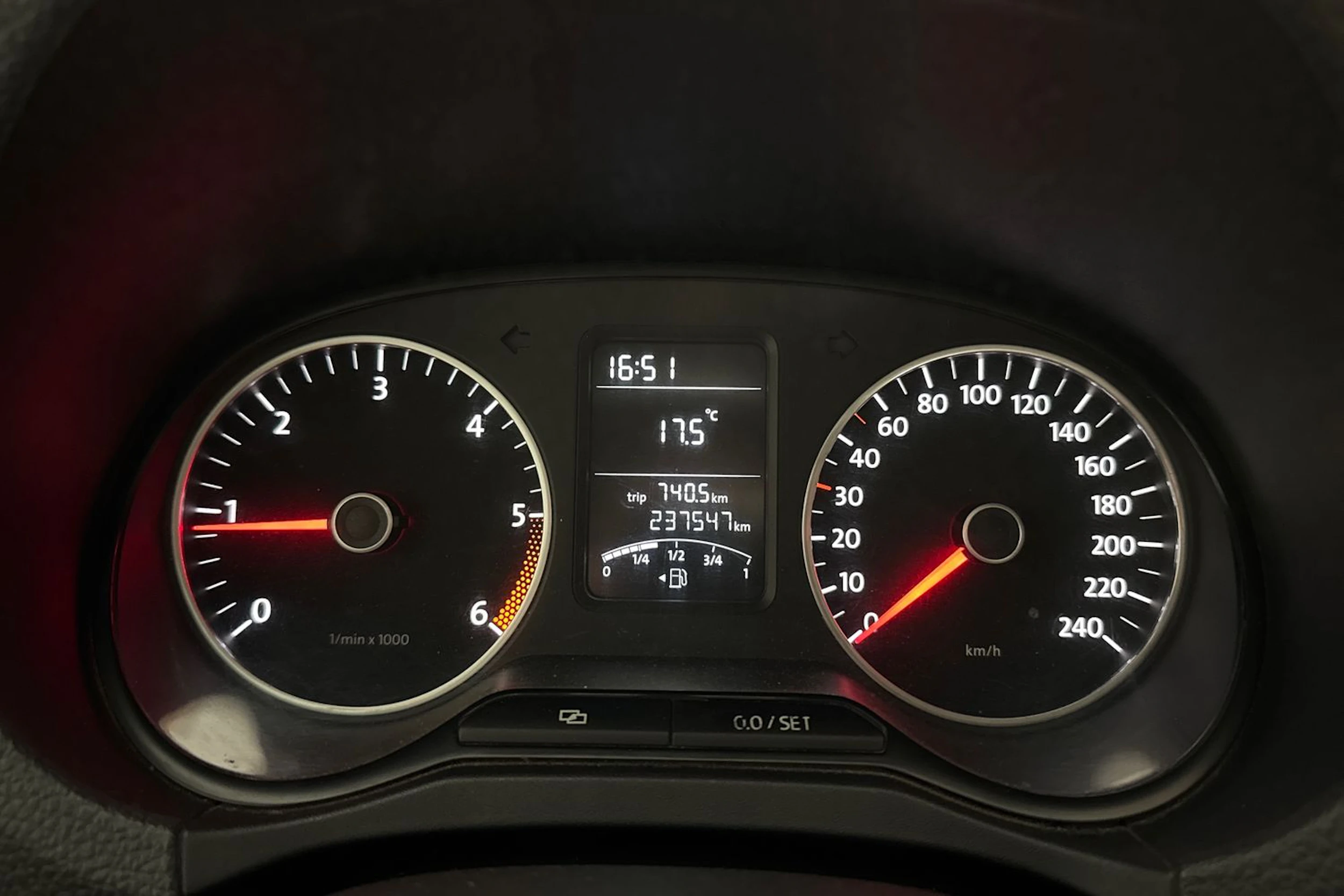ruskea (beige) Volkswagen Amarok 2012 kuva 14.