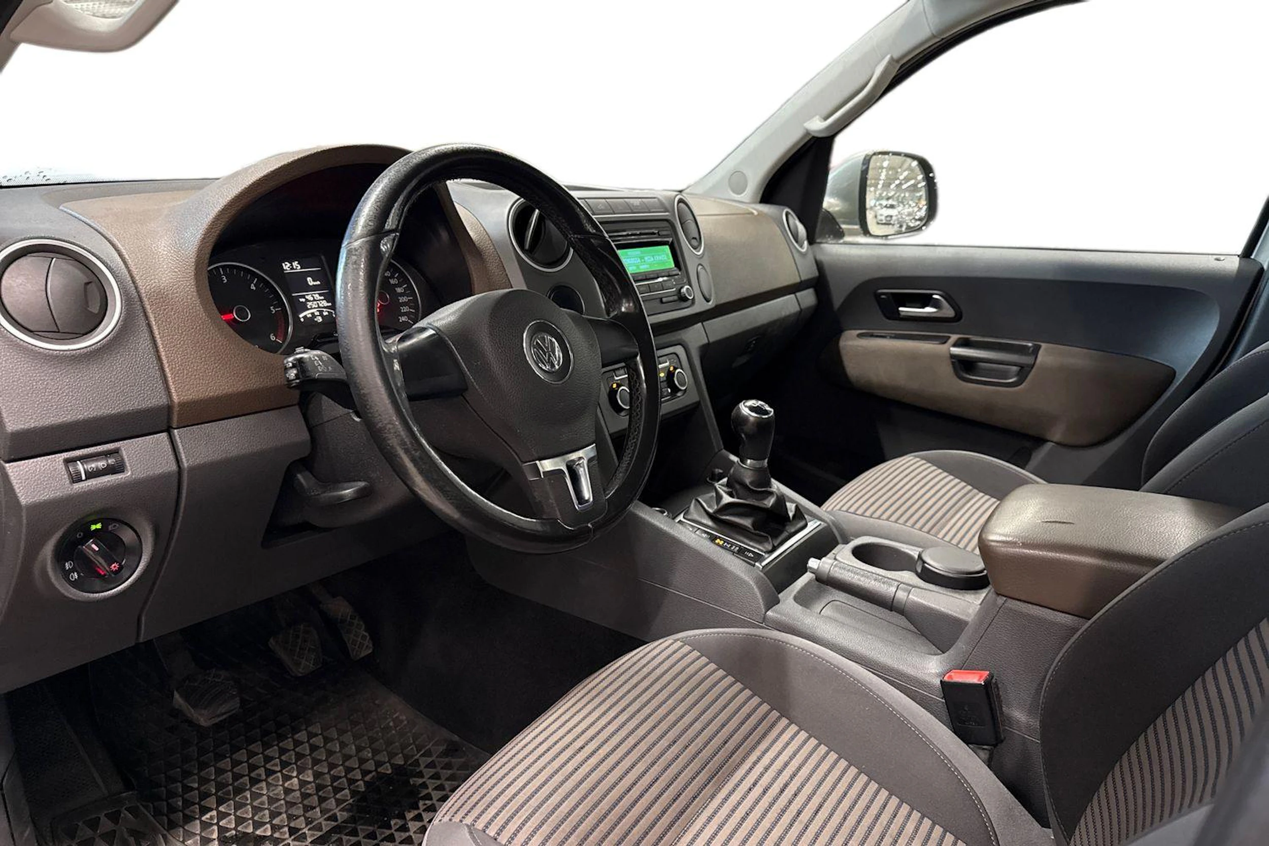 Ruskea (beige) Volkswagen Amarok 2012 kuva 3.