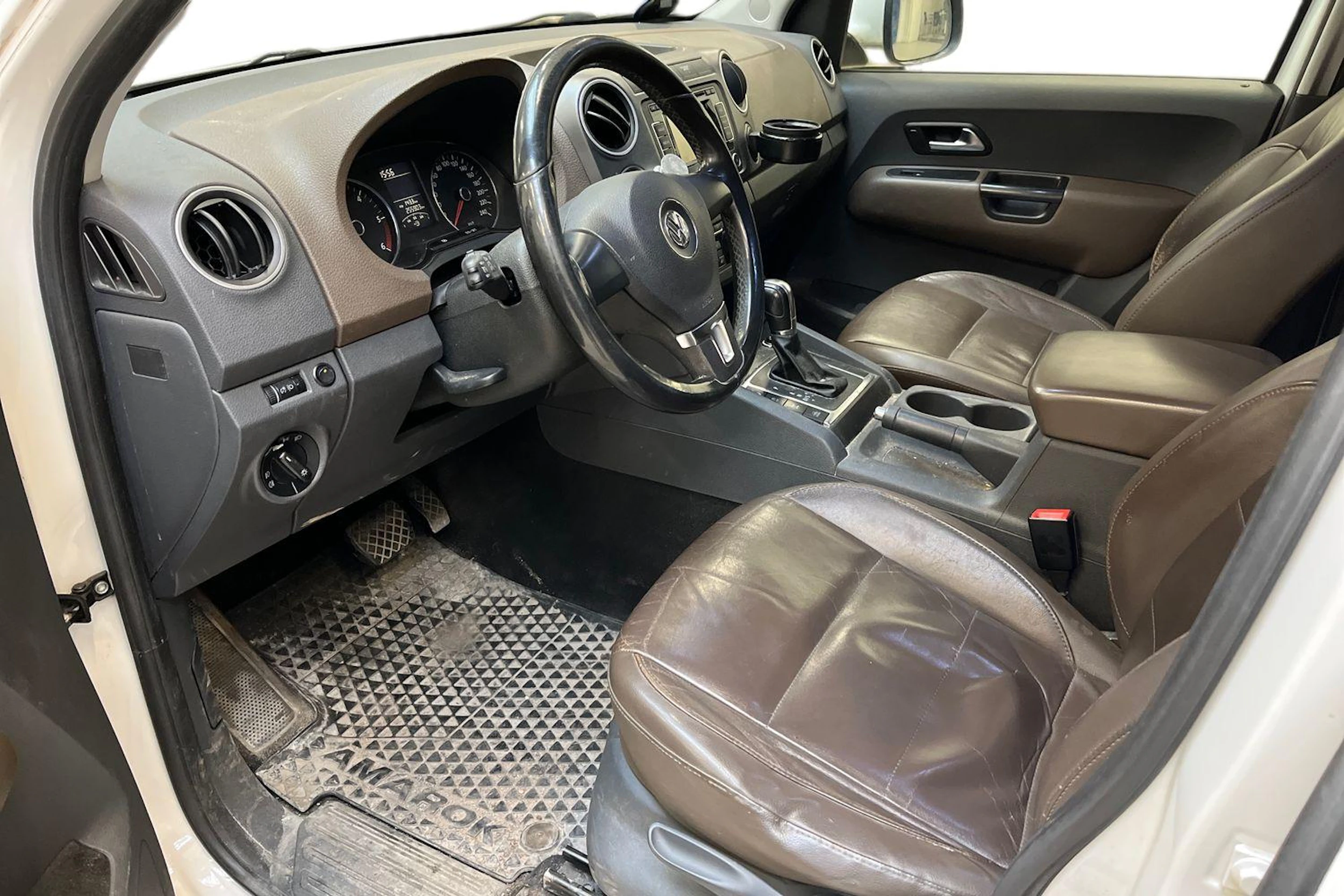 valkoinen Volkswagen Amarok 2012 kuva 3.