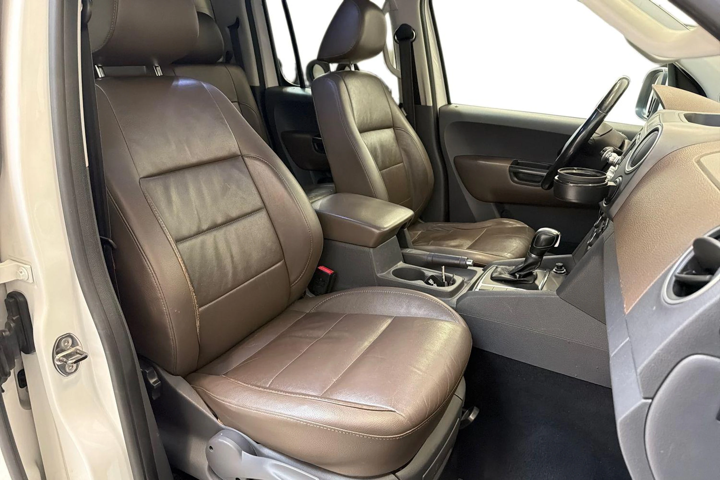 valkoinen Volkswagen Amarok 2012 kuva 11.