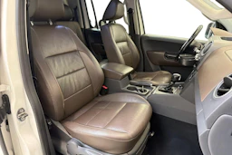 valkoinen Volkswagen Amarok 2012 kuva 11.