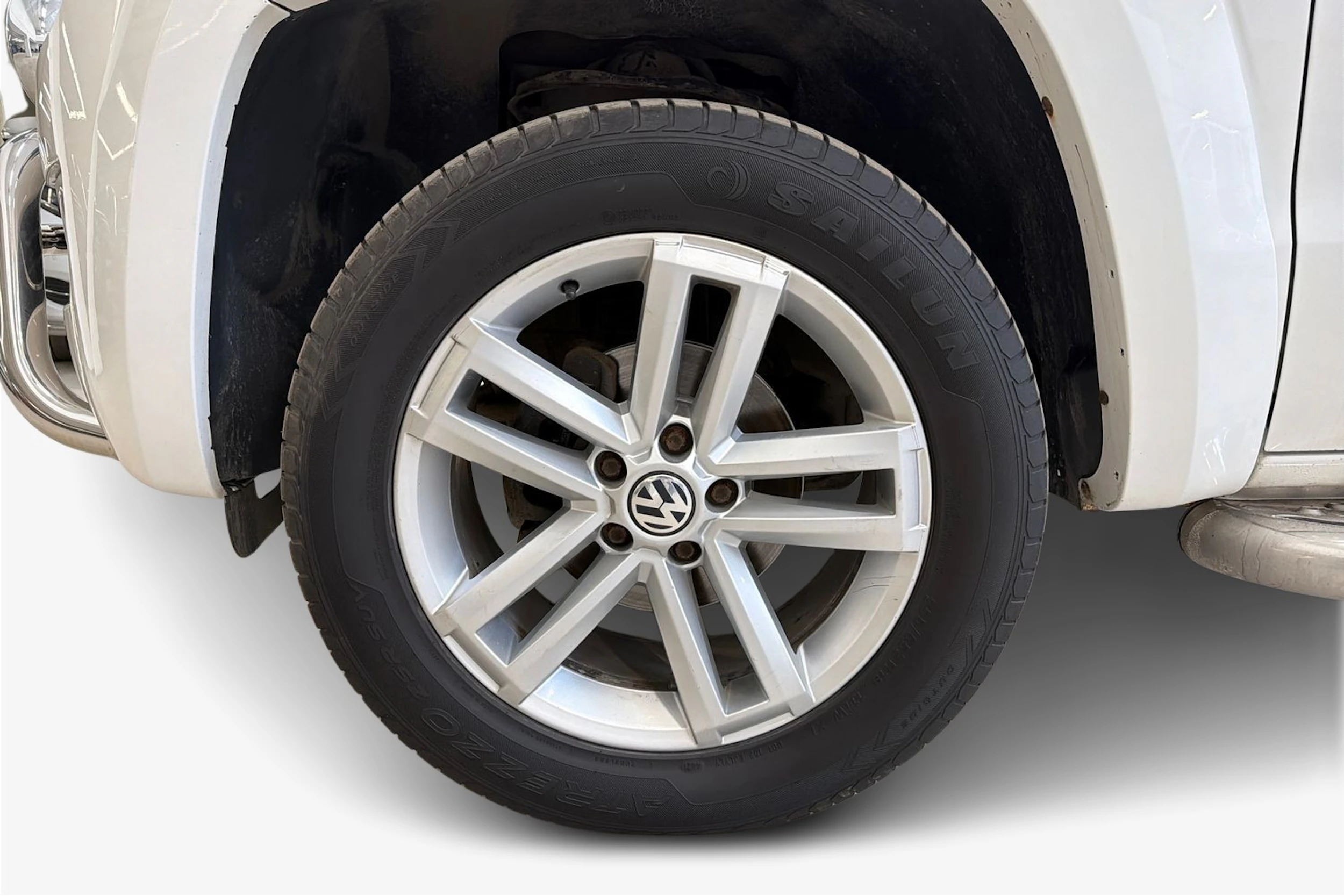 valkoinen Volkswagen Amarok 2012 kuva 12.
