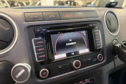 valkoinen Volkswagen Amarok 2012 kuva 15.