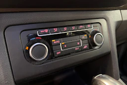 valkoinen Volkswagen Amarok 2012 kuva 18.