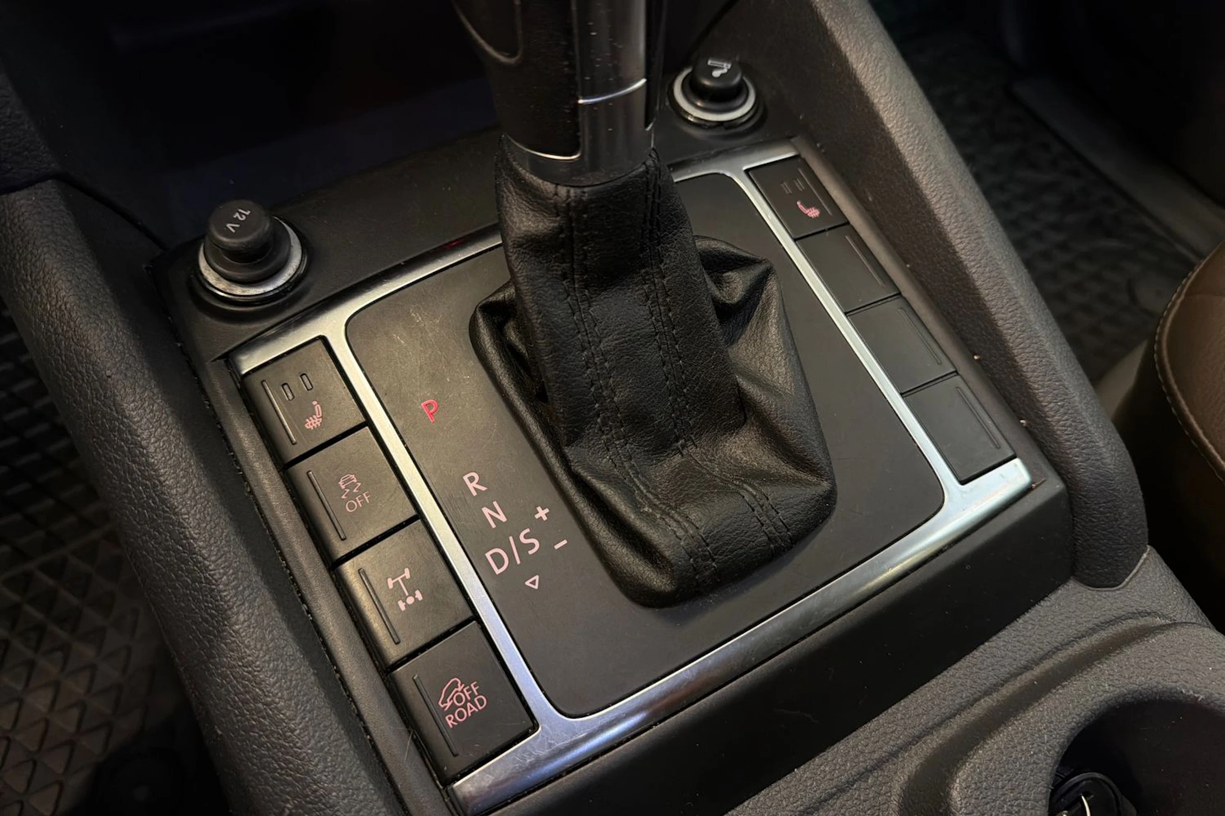 valkoinen Volkswagen Amarok 2012 kuva 19.