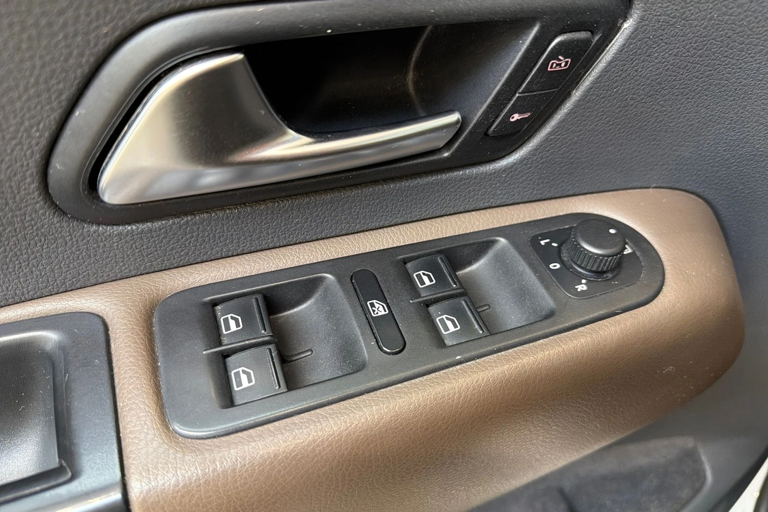 valkoinen Volkswagen Amarok 2012 kuva 21.