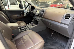 valkoinen Volkswagen Amarok 2012 kuva 22.