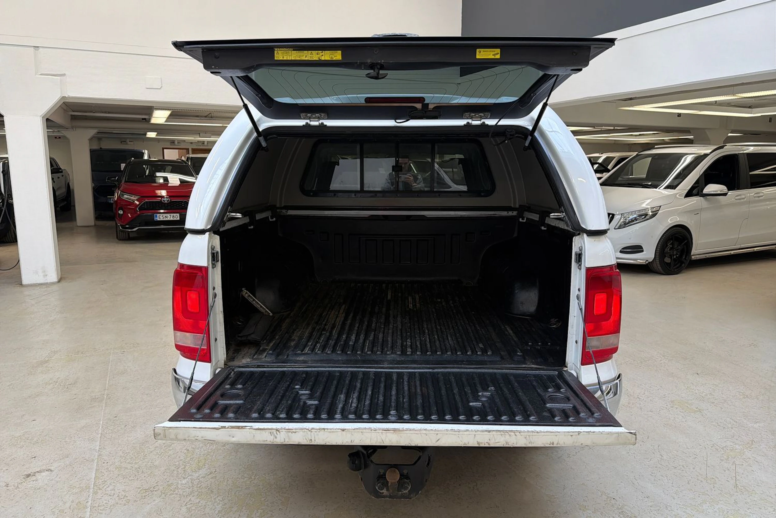 valkoinen Volkswagen Amarok 2012 kuva 24.