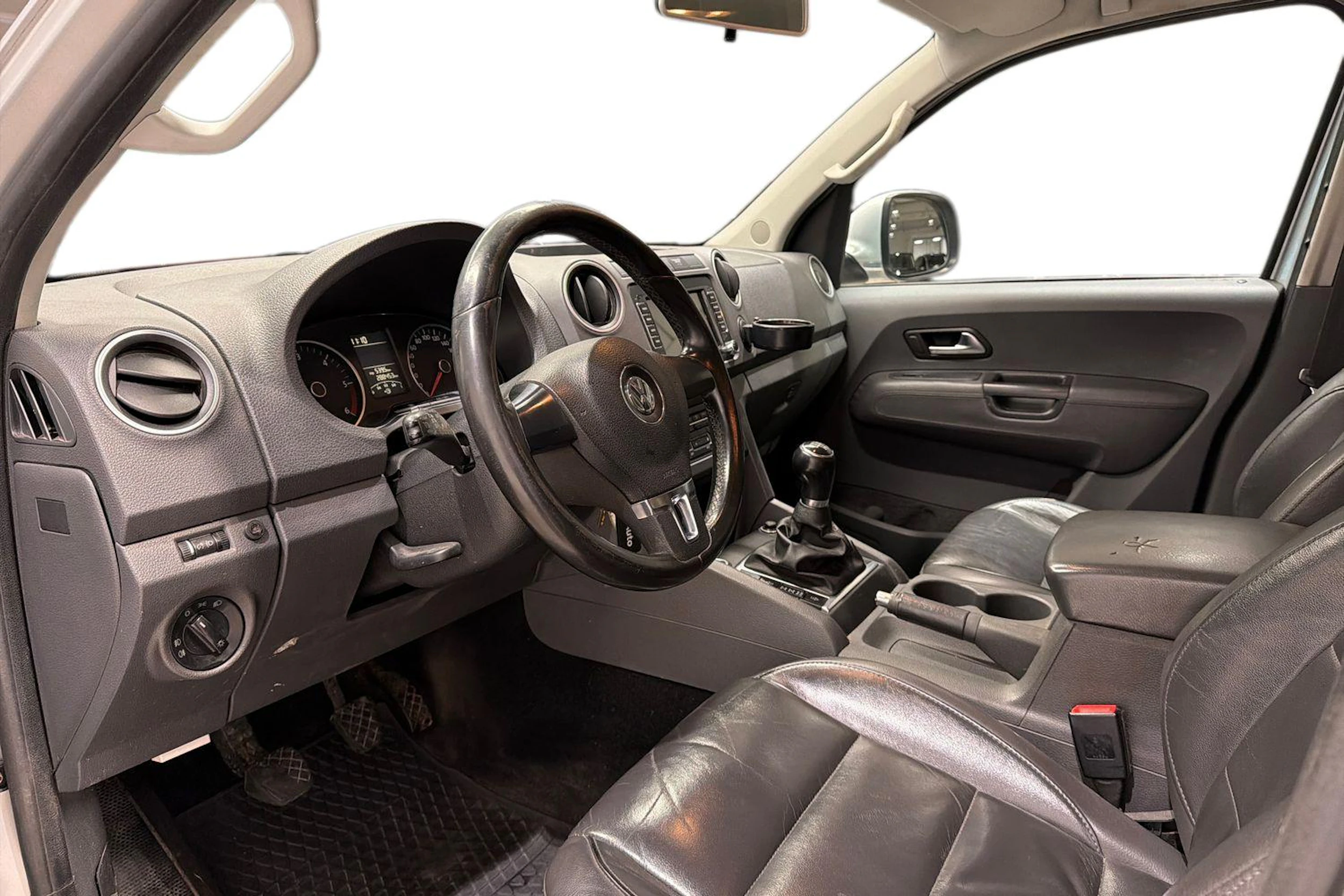 harmaa Volkswagen Amarok 2012 kuva 8.