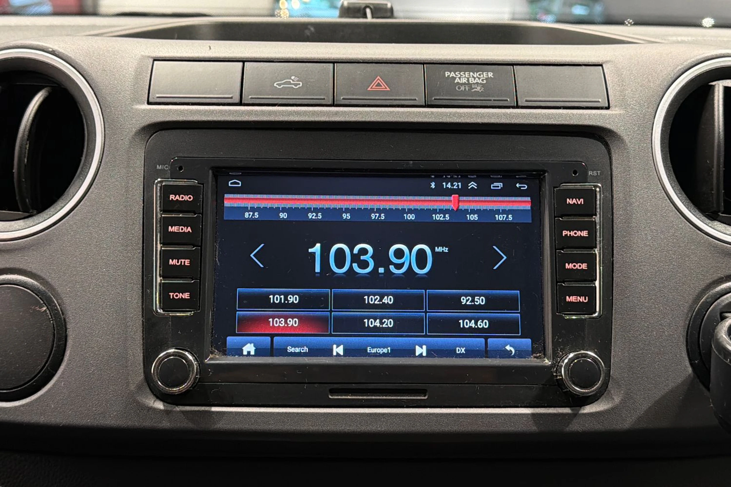 harmaa Volkswagen Amarok 2012 kuva 17.