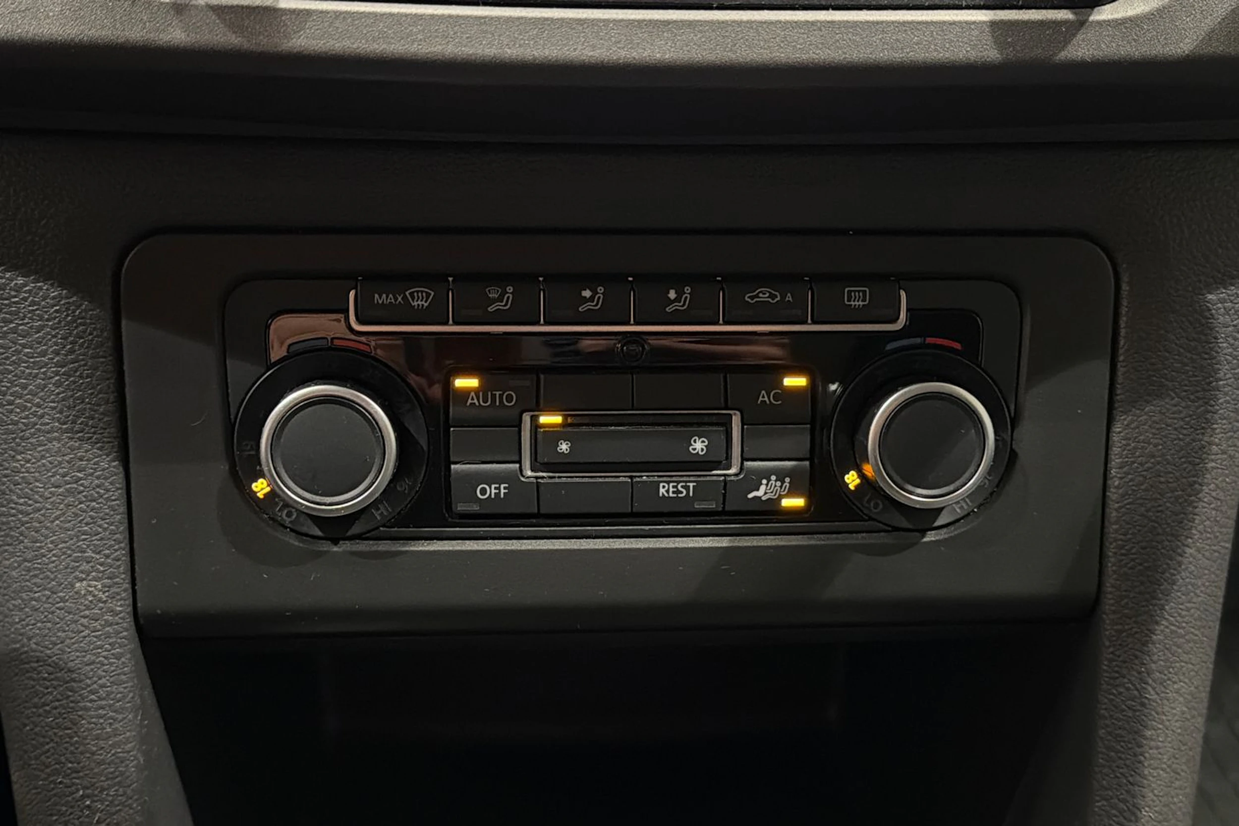 harmaa Volkswagen Amarok 2012 kuva 19.