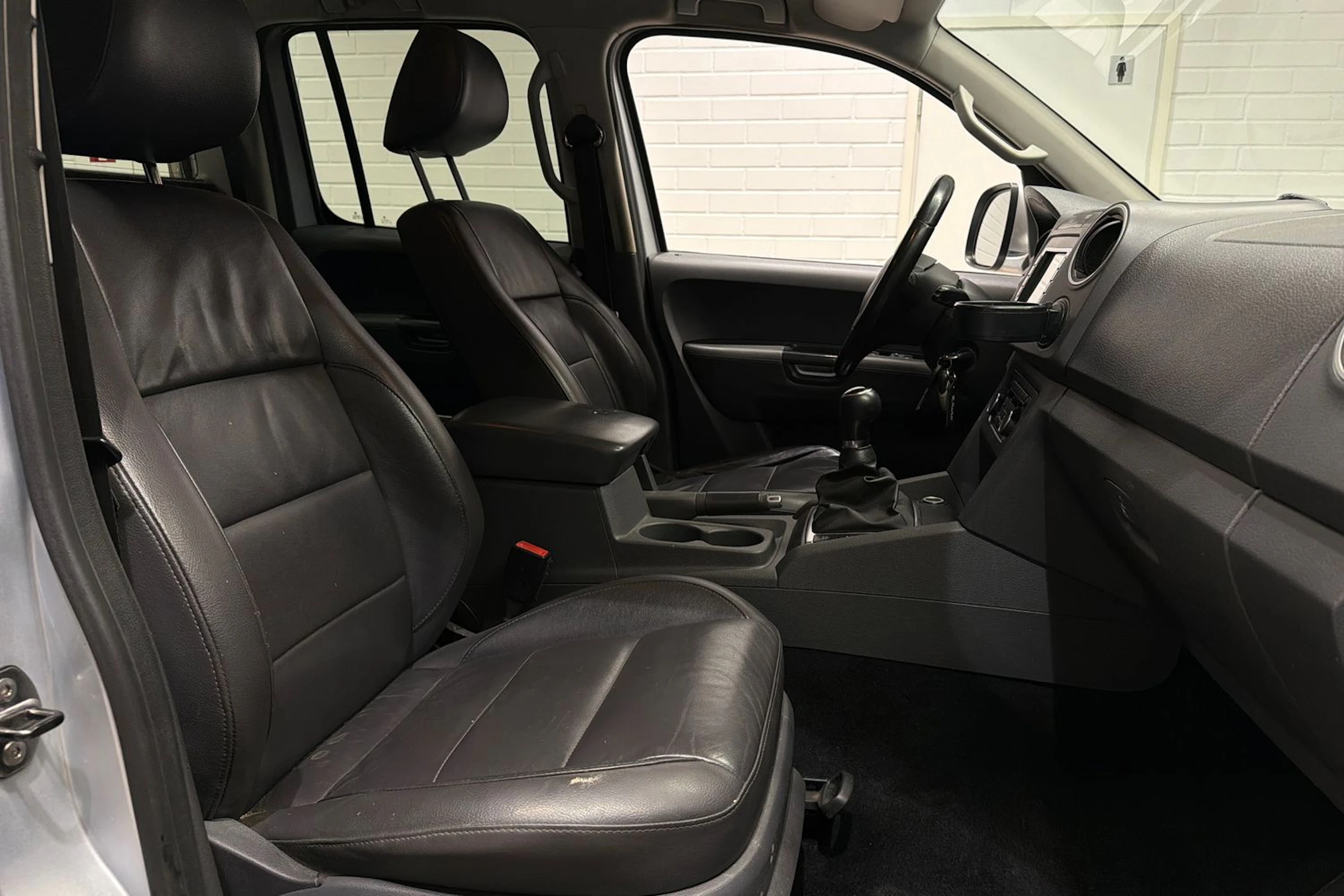 harmaa Volkswagen Amarok 2012 kuva 23.