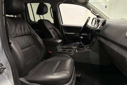 harmaa Volkswagen Amarok 2012 kuva 23.