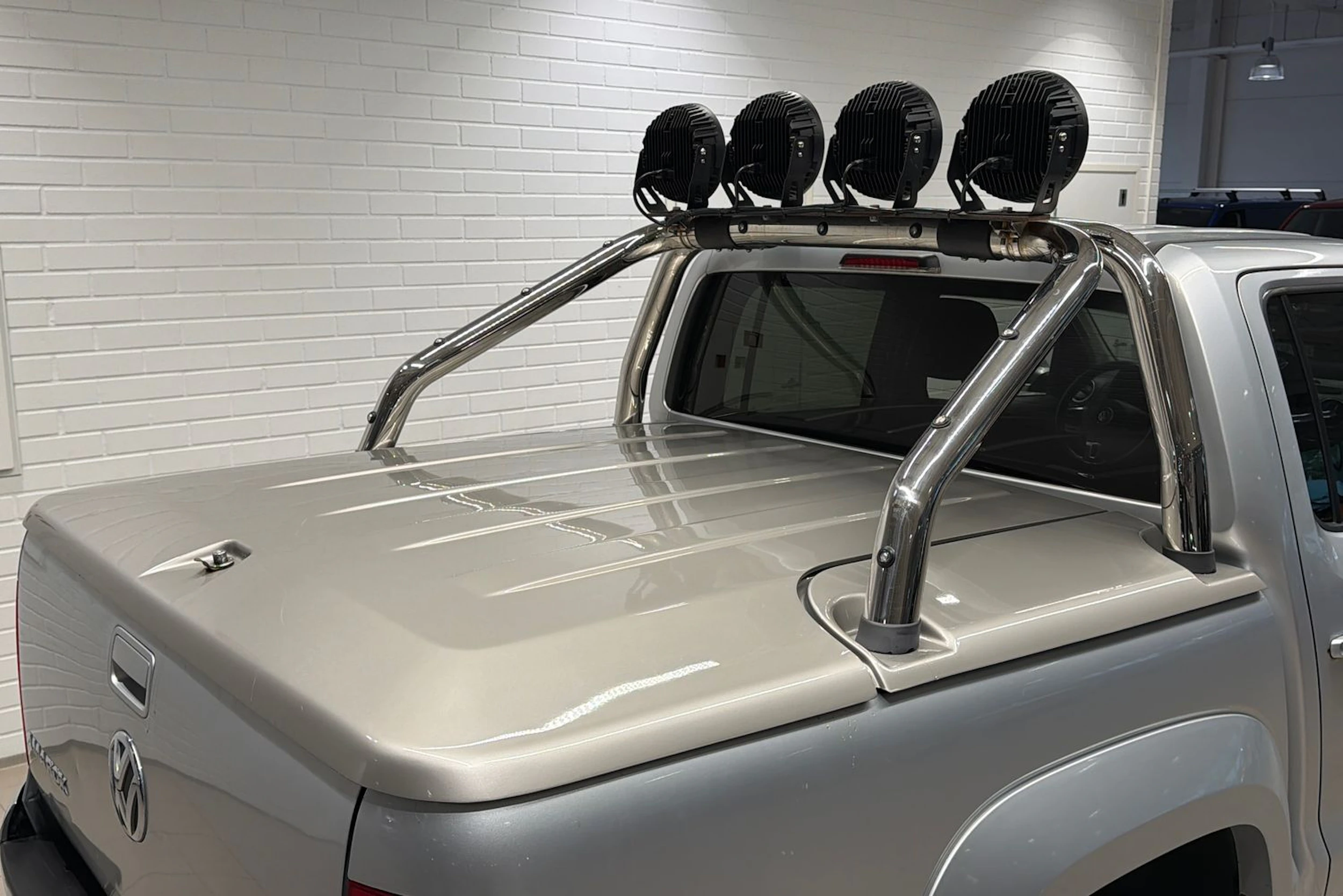 harmaa Volkswagen Amarok 2012 kuva 27.