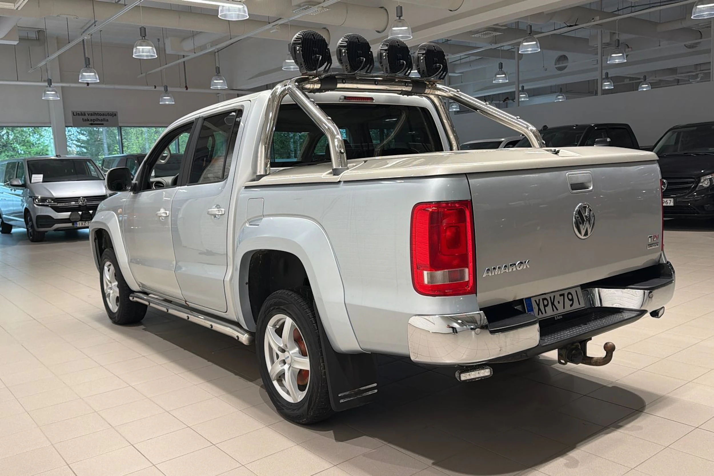 harmaa Volkswagen Amarok 2012 kuva 28.