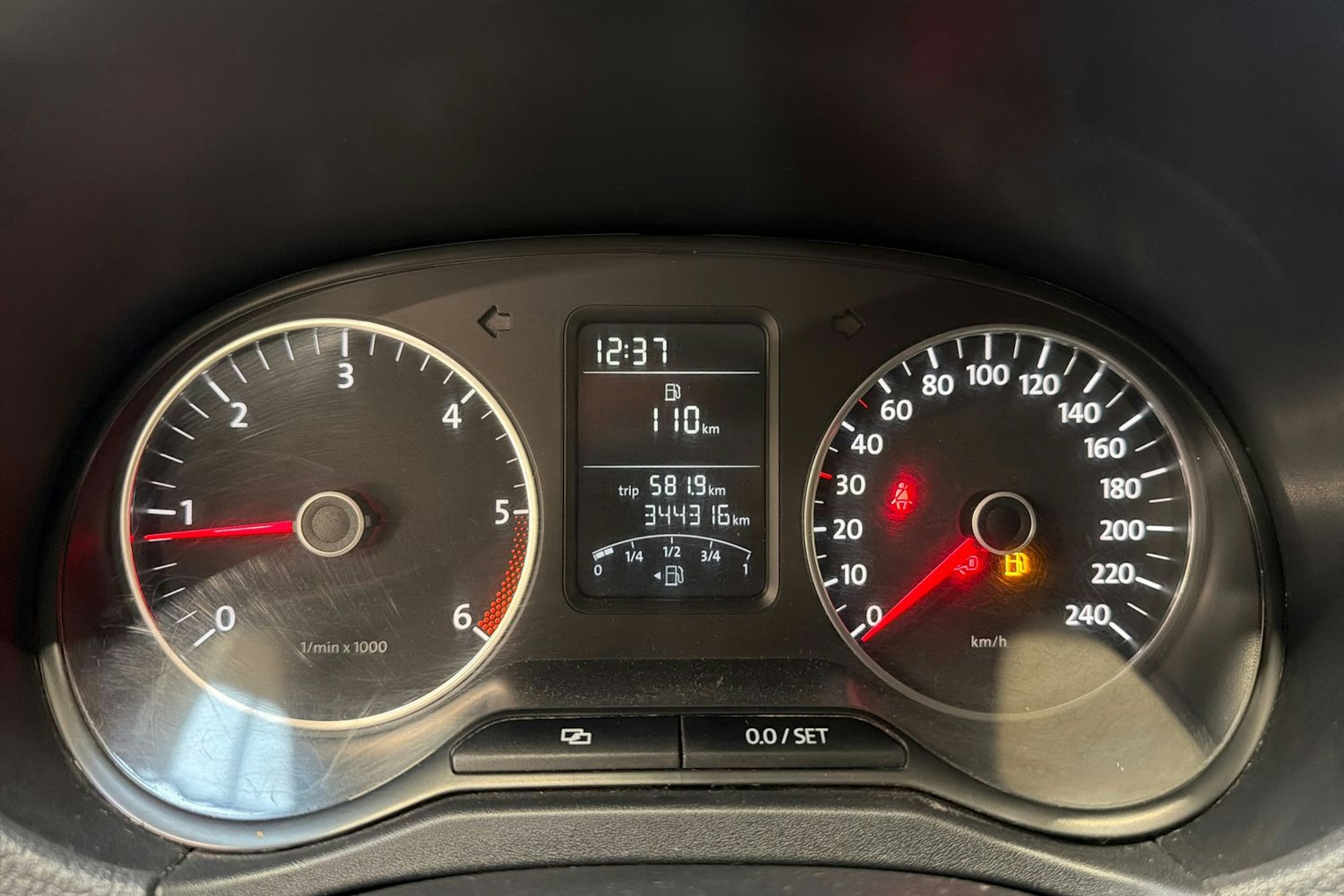 ruskea (beige) Volkswagen Amarok 2012 kuva 13.