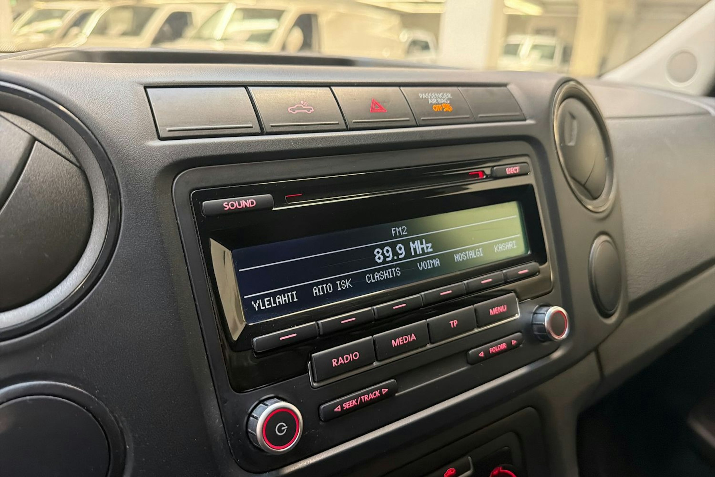 ruskea (beige) Volkswagen Amarok 2012 kuva 15.