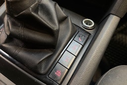 ruskea (beige) Volkswagen Amarok 2012 kuva 18.