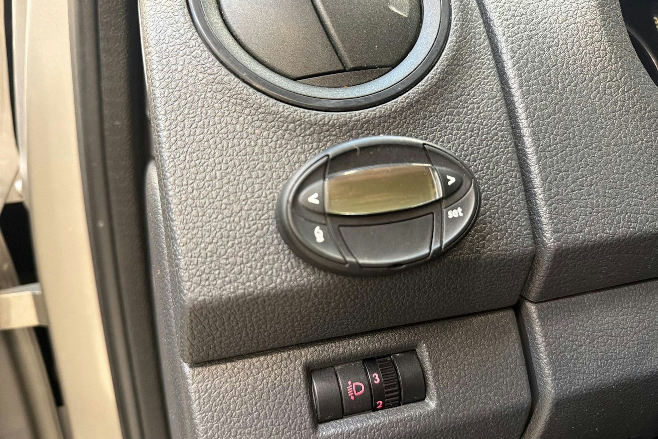 ruskea (beige) Volkswagen Amarok 2012 kuva 19.