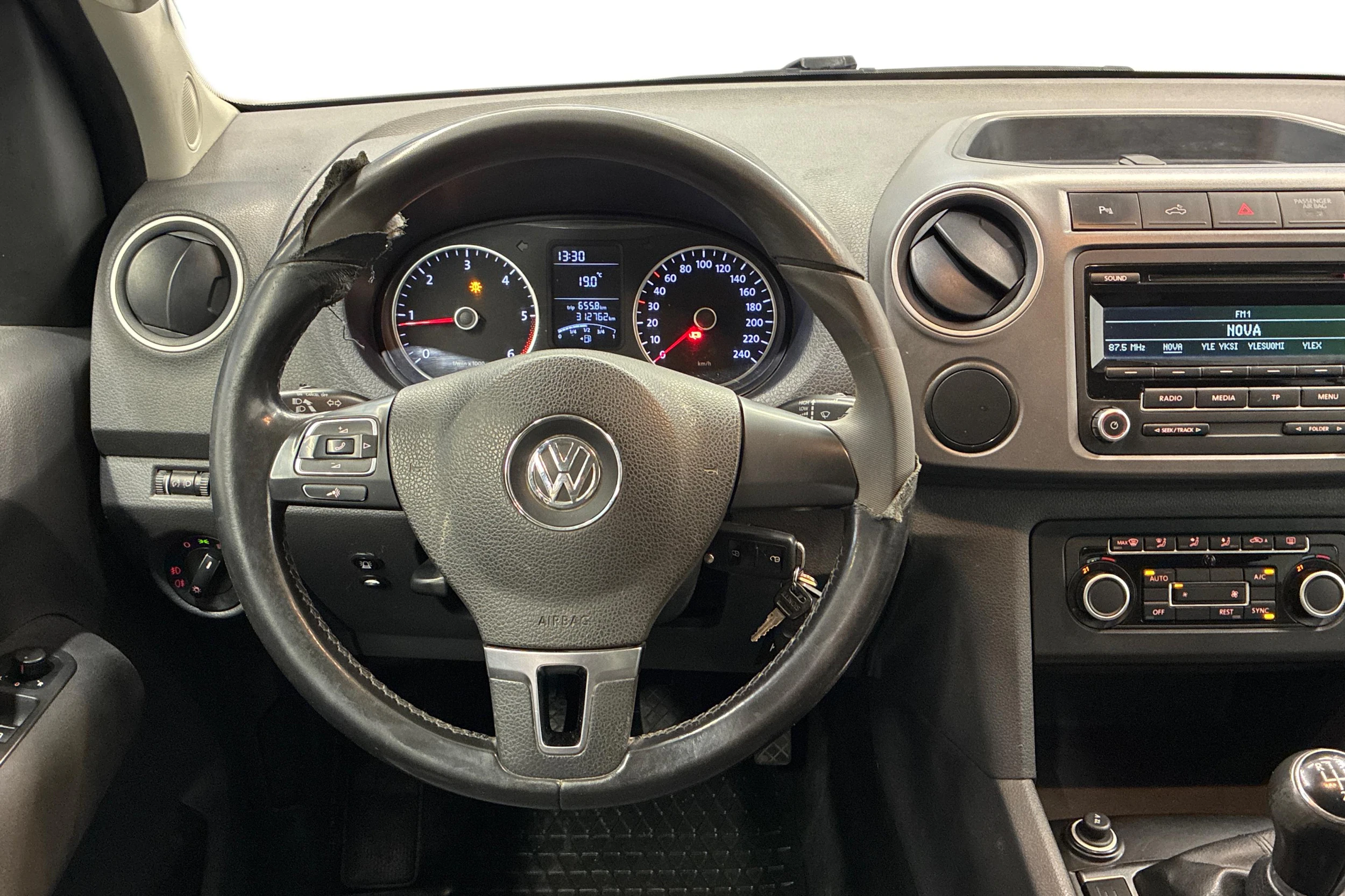 met. harmaa Volkswagen Amarok 2013 kuva 9.