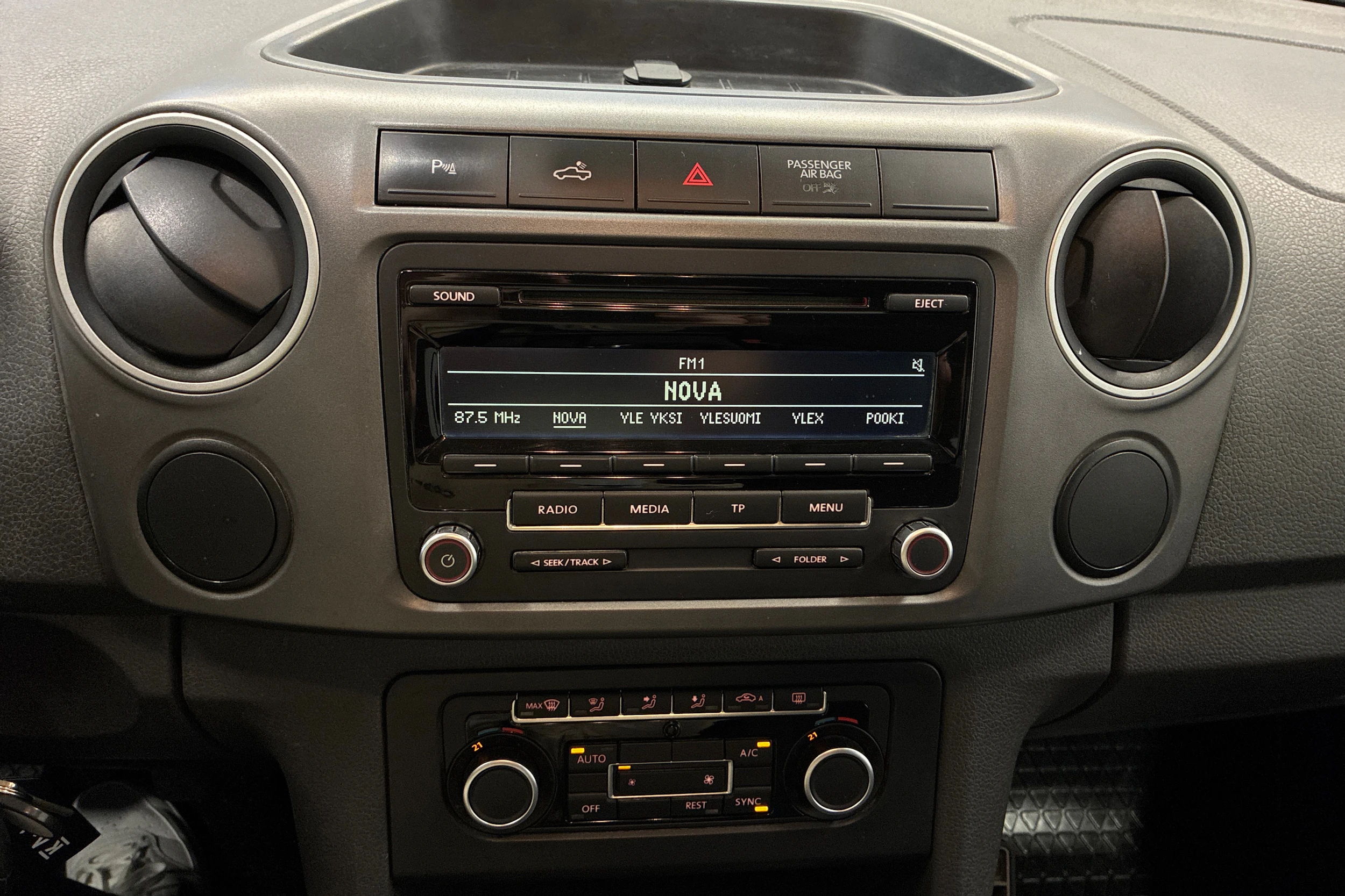 met. harmaa Volkswagen Amarok 2013 kuva 11.