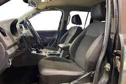 musta Volkswagen Amarok 2013 kuva 3.