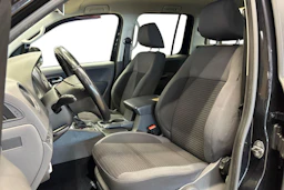 musta Volkswagen Amarok 2013 kuva 8.