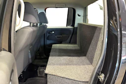 musta Volkswagen Amarok 2013 kuva 11.