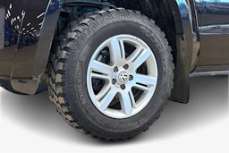 musta Volkswagen Amarok 2013 kuva 12.