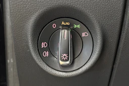 musta Volkswagen Amarok 2013 kuva 15.