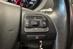 musta Volkswagen Amarok 2013 kuva 18.