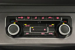 musta Volkswagen Amarok 2013 kuva 23.