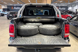 musta Volkswagen Amarok 2013 kuva 26.