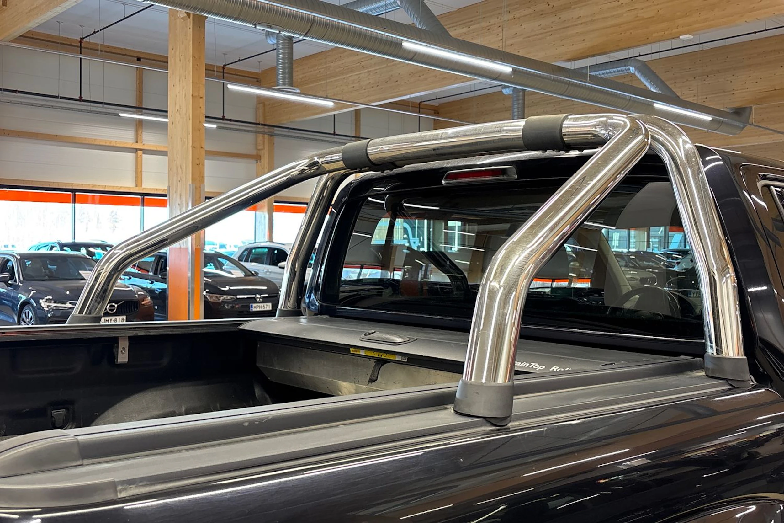 musta Volkswagen Amarok 2013 kuva 28.